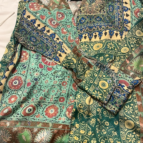 Gorgeous Zara blouse worn a couple of times - Picture 9 of 10